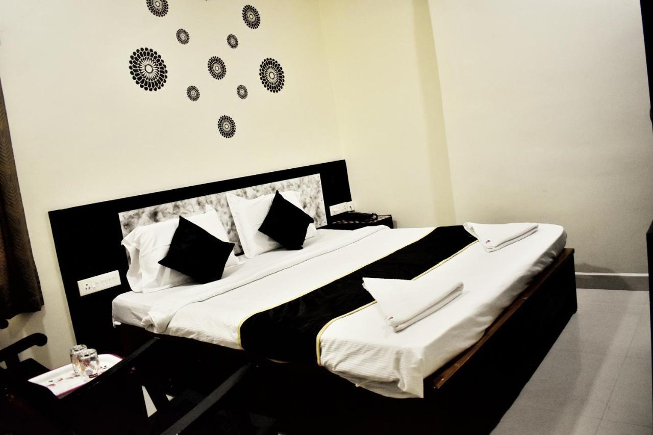 Skyotel Hotels & Banquets Vijayawāda エクステリア 写真